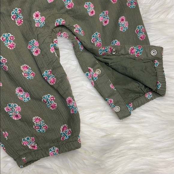 Old Navy baby girl romper - 6-12 months - Picture 6 of 8